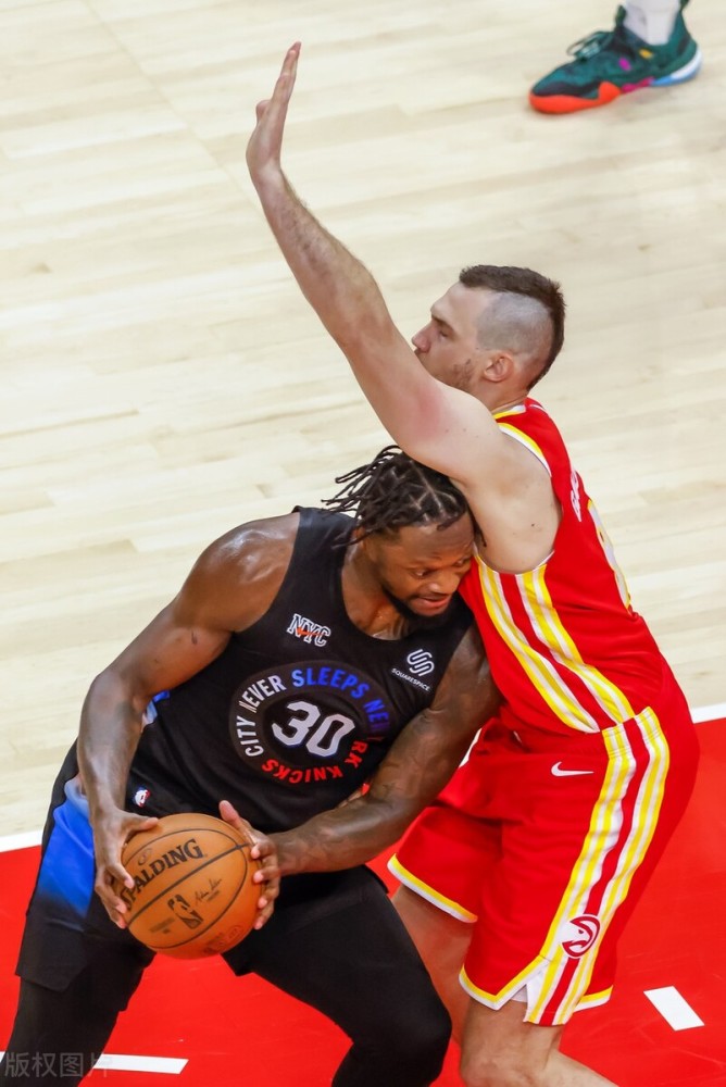  特雷杨助攻创新高，老鹰主场轻取黄蜂锁定季后赛