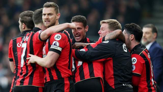  伯恩茅斯升班马展现顽强拼搏精神